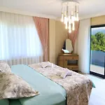 Luxury Nature Life Villa *